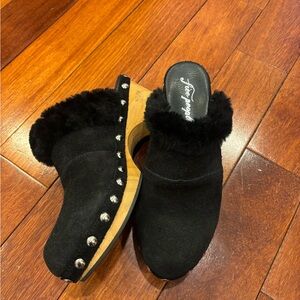 Free People Shearling chalet clogs